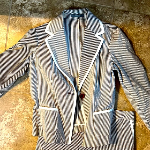 Liz Claiborne Audra searsucker suit size small - Picture 1 of 5